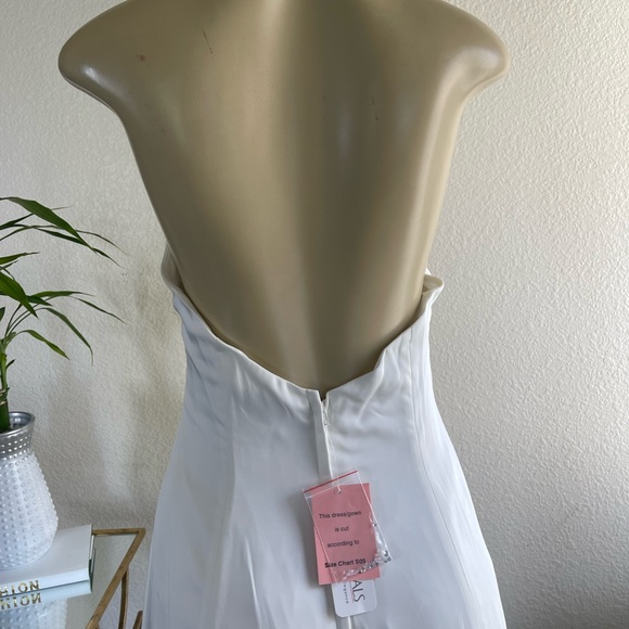 Wedding dress - Picture 9 of 13